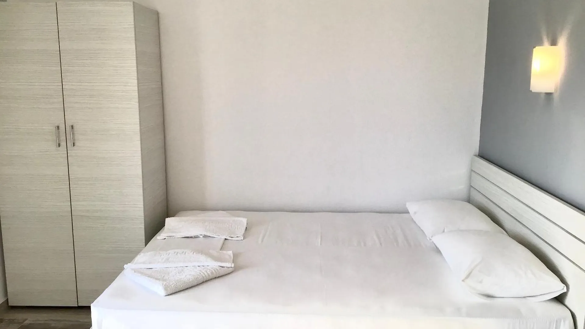 Be Happy Apartments Vourvourou