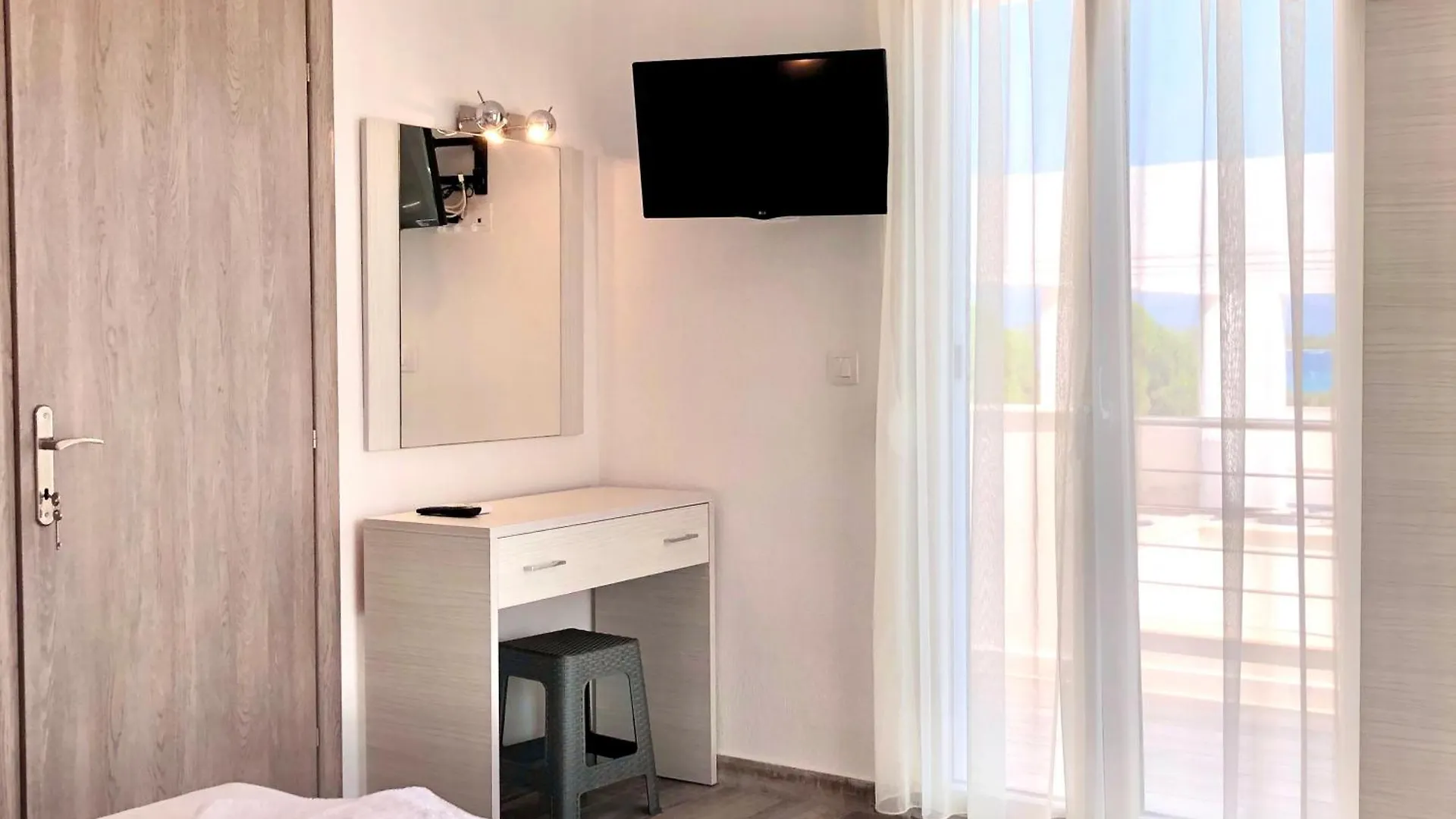 Be Happy Apartments Vourvourou